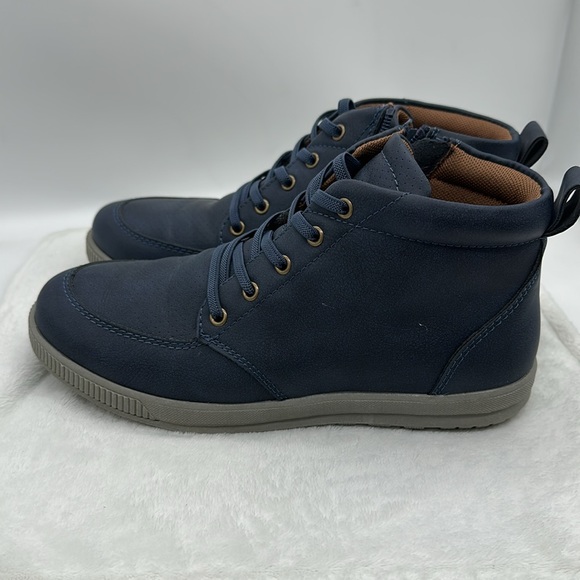 Nola Jr. Chukka Boots with Side Zipper and Textured Soles Boys/Men 6 M - Picture 3 of 9